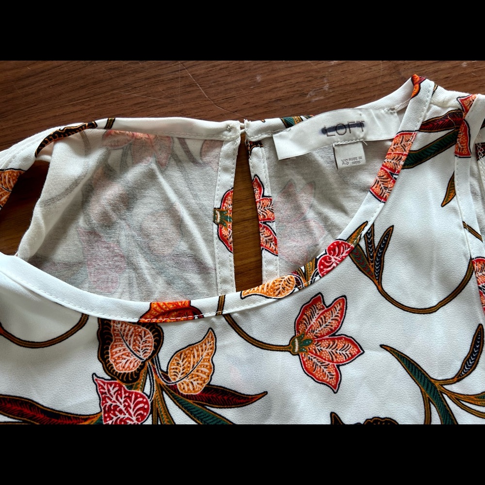 Ann Taylor flower tank top